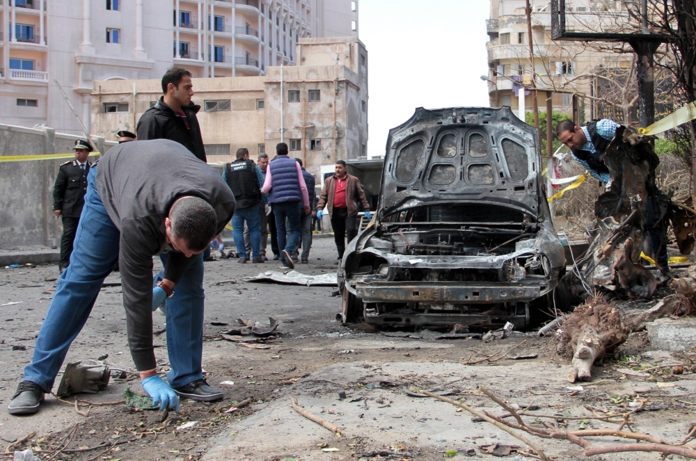 An Egyptian forensics team checks the location of a bombing in Alexandria, Egypt March 24, 2018. REUTERS/Fawzy Abdel Hamied
