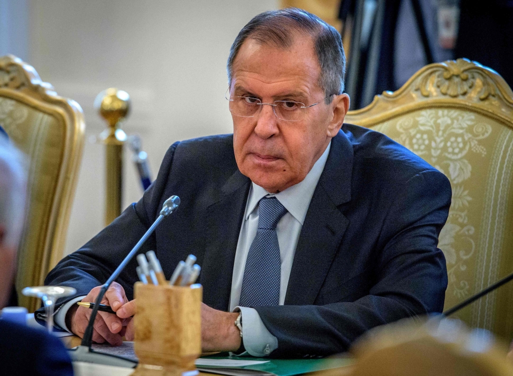 Russian Foreign Minister Sergei Lavrov speaks with his Bangladesh counterpart during their meeting in Moscow on April 2, 2018. / AFP / Yuri KADOBNOV