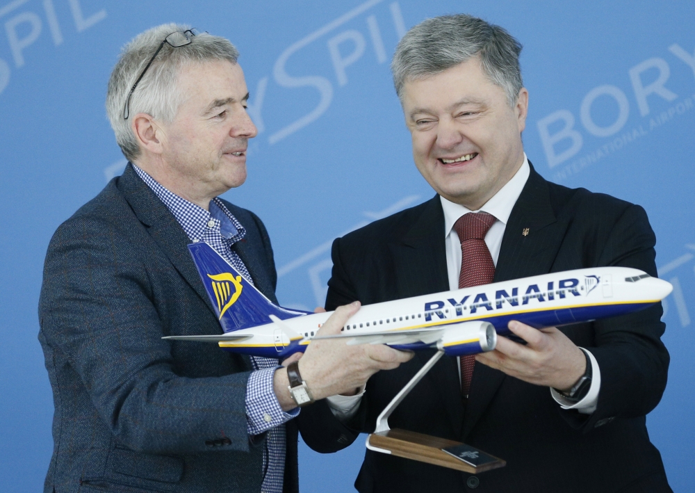 File photo: Ukrainian President Petro Poroshenko and Ryanair Chief Executive Michael O'Leary attend a ceremony to sign an agreement between Ukraine's Boryspil and Lviv airports and the Irish carrier Ryanair at Boryspil International Airport, outside Kiev,