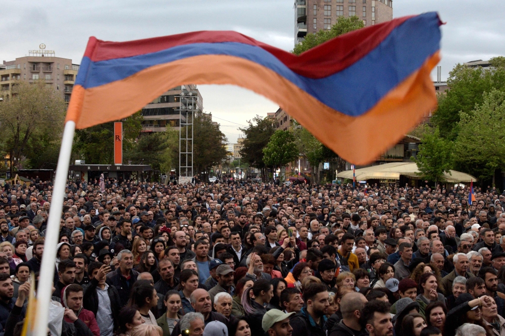 People take part in a prostest against the appointment of former Armenian President Serzh Sarkisian as Prime Minister in Yerevan on April 13, 2018. AFP / KAREN MINASYAN