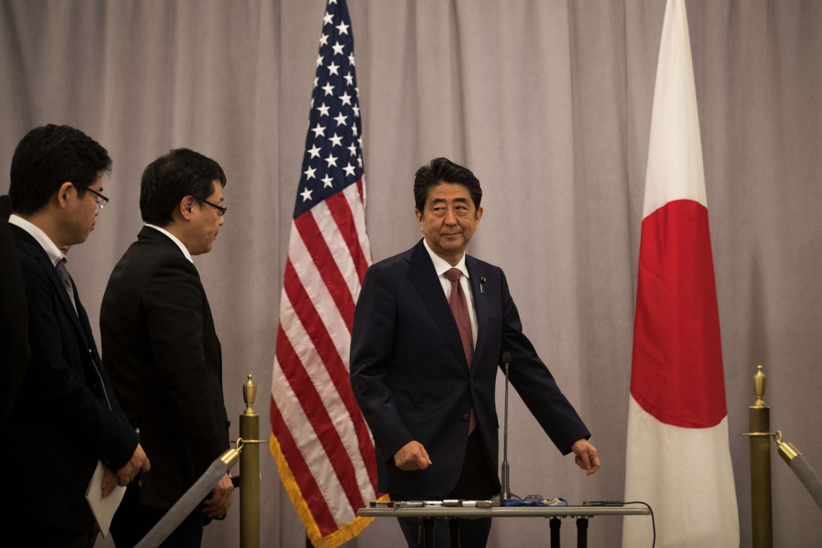 Japan Prime Minister Shinzo Abe arrives to speak to reporters following a meeting with President-elect Donald Trump, November 17, 2016 in New York City. (Drew Angerer / Getty Images / AFP) 