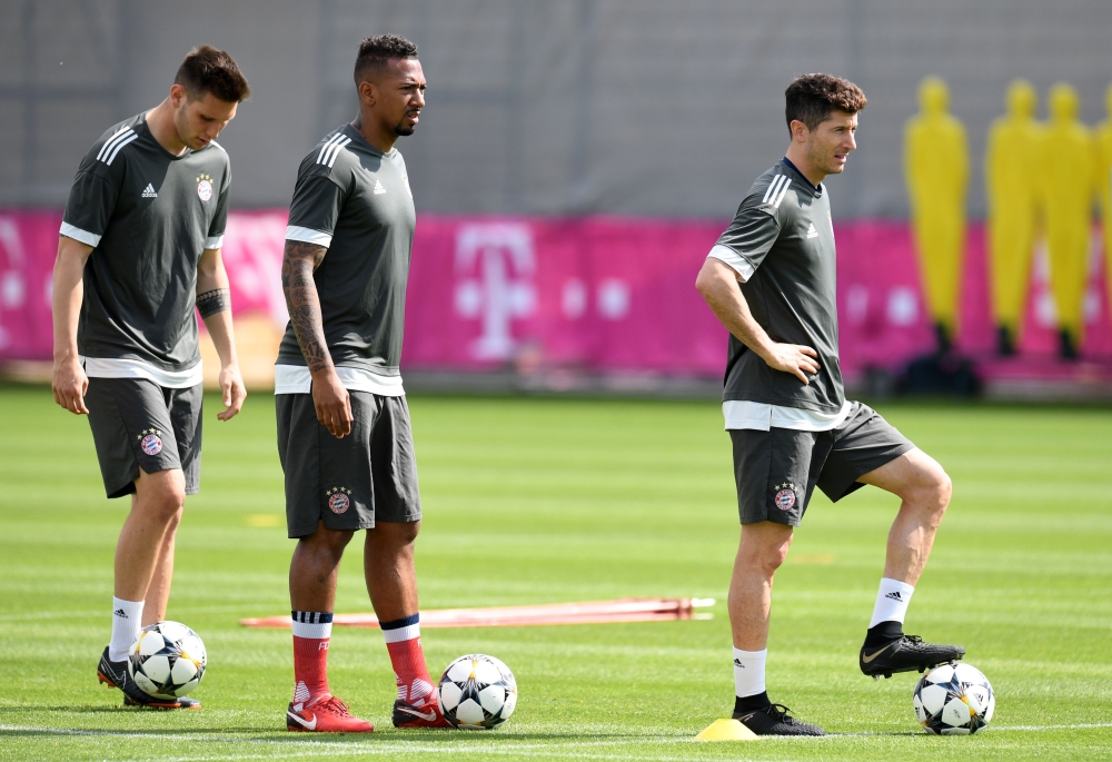 (L-R) Bayern Munich's defenders Niklas Suele, Jerome Boateng and Polish striker Robert Lewandowski attend a training session at the trainings ground of FC Bayern Munich in Munich, southern Germany, on April 24, 2018 on the eve of the UEFA Champions League