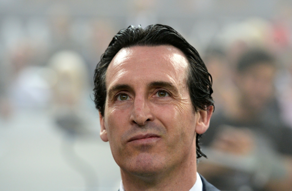Paris Saint-Germain's Spanish headcoach Unai Emery looks on during the French Ligue 1 football match between Bordeaux and Paris Saint-Germain (PSG) at The Mamut Atlantique Stadium in Bordeaux on April 22, 2018. AFP / NICOLAS TUCAT