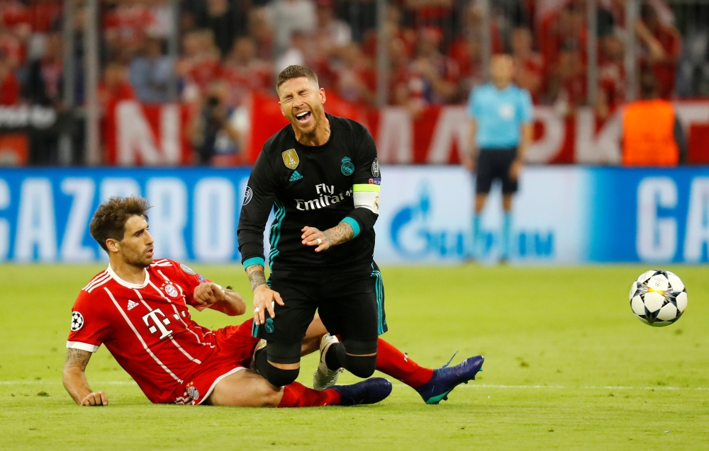 Bayern Munich's Javi Martinez in action with Real Madrid's Sergio Ramos REUTERS/Kai Pfaffenbach
