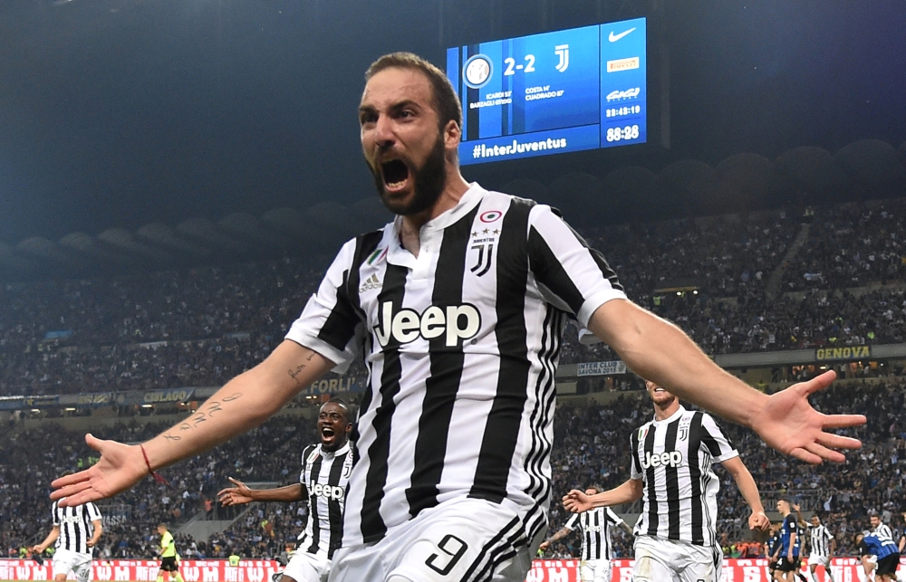 Juventus' Gonzalo Higuain celebrates scoring their third goal REUTERS/Alberto Lingria
