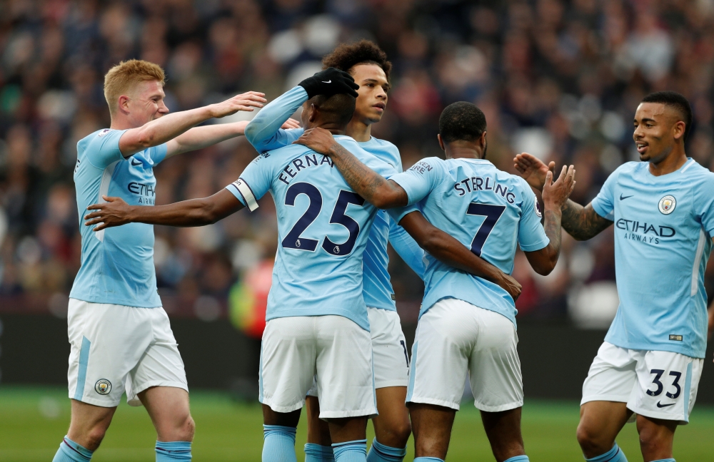 Manchester City's Fernandinho celebrates scoring their fourth goal with teammates. Reuters/John Sibley 
