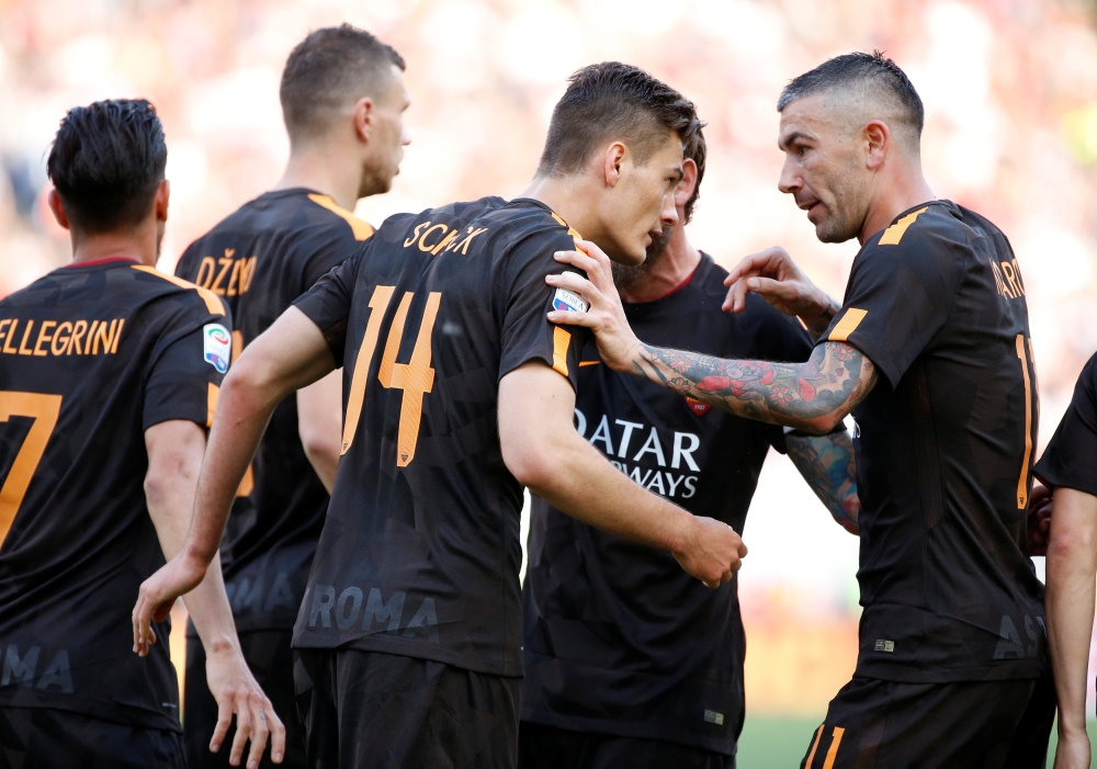 Roma's Patrik Schick celebrates scoring their first goal with teammates REUTERS/Ciro De Luca

