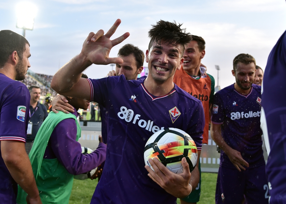 Fiorentina's Giovanni Simeone celebrates his hat-trick after the match REUTERS/Alberto Lingria
