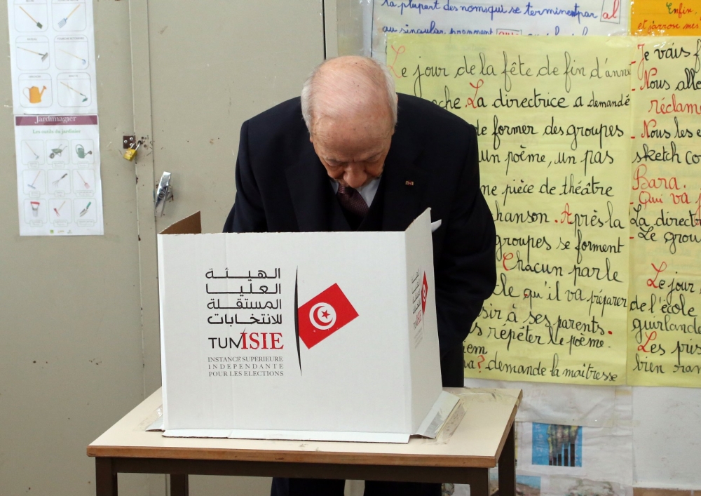 Tunisian President Beji Caid Essebsi casts his vote at a polling station during Tunisian local elections, which was held first time after 2011 Arab Spring revolution, in Aryanah, Tunisia on May 06, 2018.POOL / TUNISIAN PRESIDENCY - Anadolu