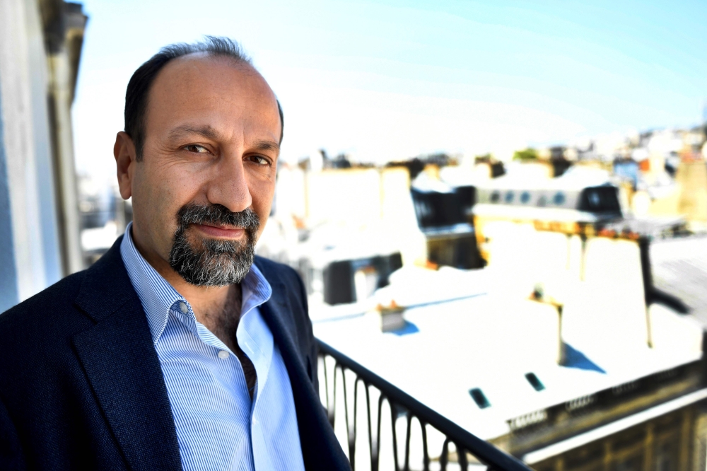 Iranian director Asghar Farhadi poses on May 4, 2018 in Paris.  AFP / Gerard Julien