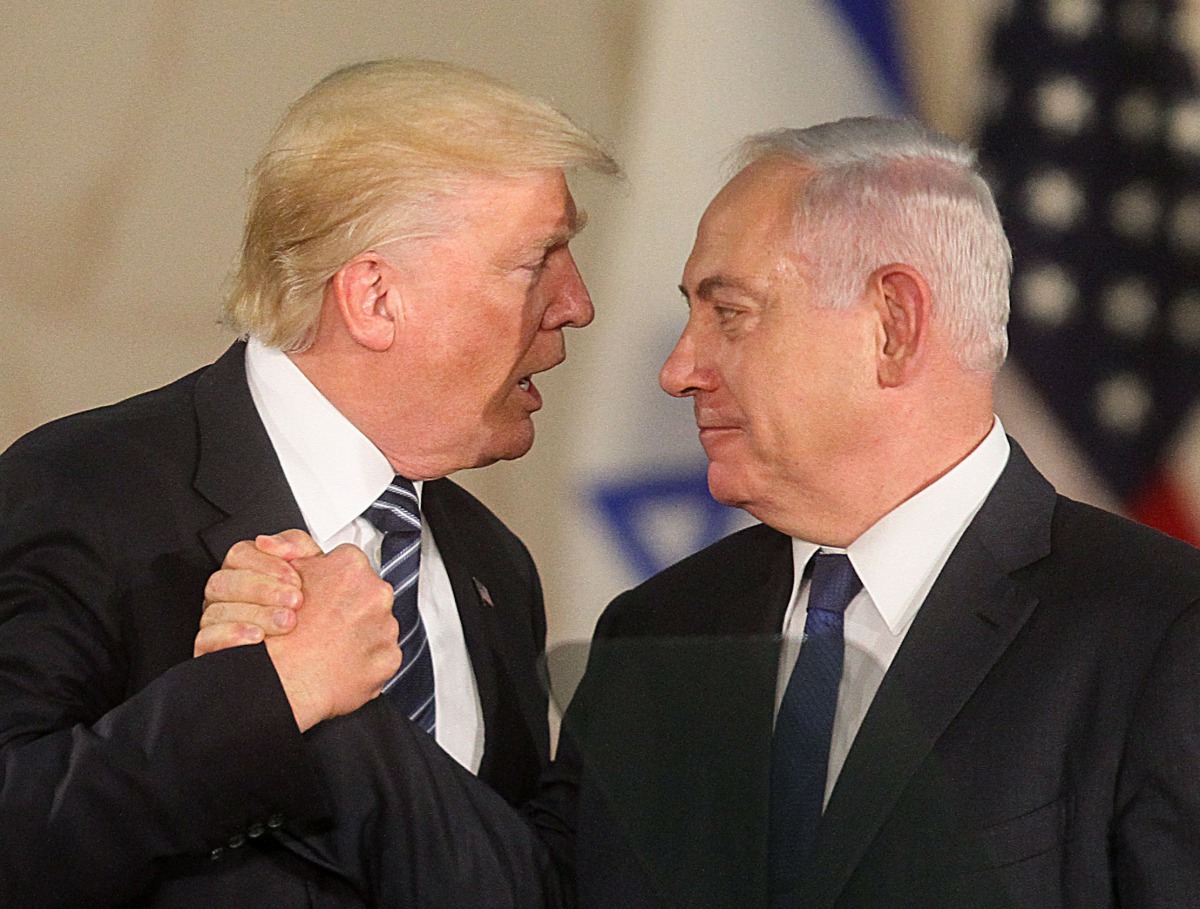 FILE PHOTO: US President Donald Trump and Israel Prime Minister Benjamin Netanyahu shaking hands after delivering a speech at the Israel Museum in Jerusalem on May 23, 2017. (AFP / Gil Cohen-Magen) 