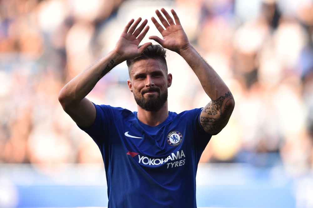 Chelsea's French striker Olivier Giroud gestures at the final whistle during the English Premier League football match between Chelsea and Liverpool at Stamford Bridge in London on May 6, 2018.  AFP / Glyn Kirk