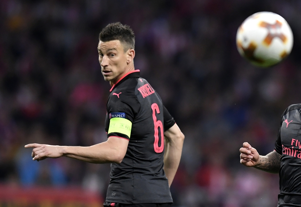 Arsenal's French defender Laurent Koscielny eyes the ball during the UEFA Europa League semi-final second leg football match between Club Atletico de Madrid and Arsenal FC at the Wanda Metropolitano stadium in Madrid on May 3, 2018. AFP / GABRIEL BOUYS 