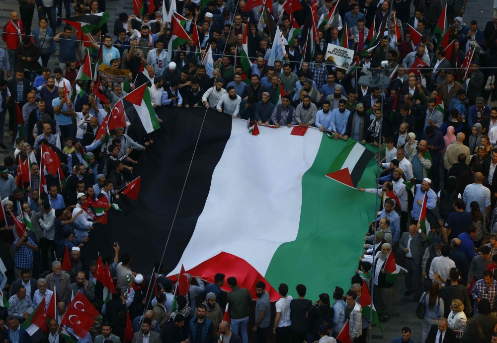 Demonstrators shout slogans during a protest in support of Palestinians and against the US moving its embassy to Jerusalem, in Istanbul, Turkey May 14, 2018. Reuters/Osman Orsal