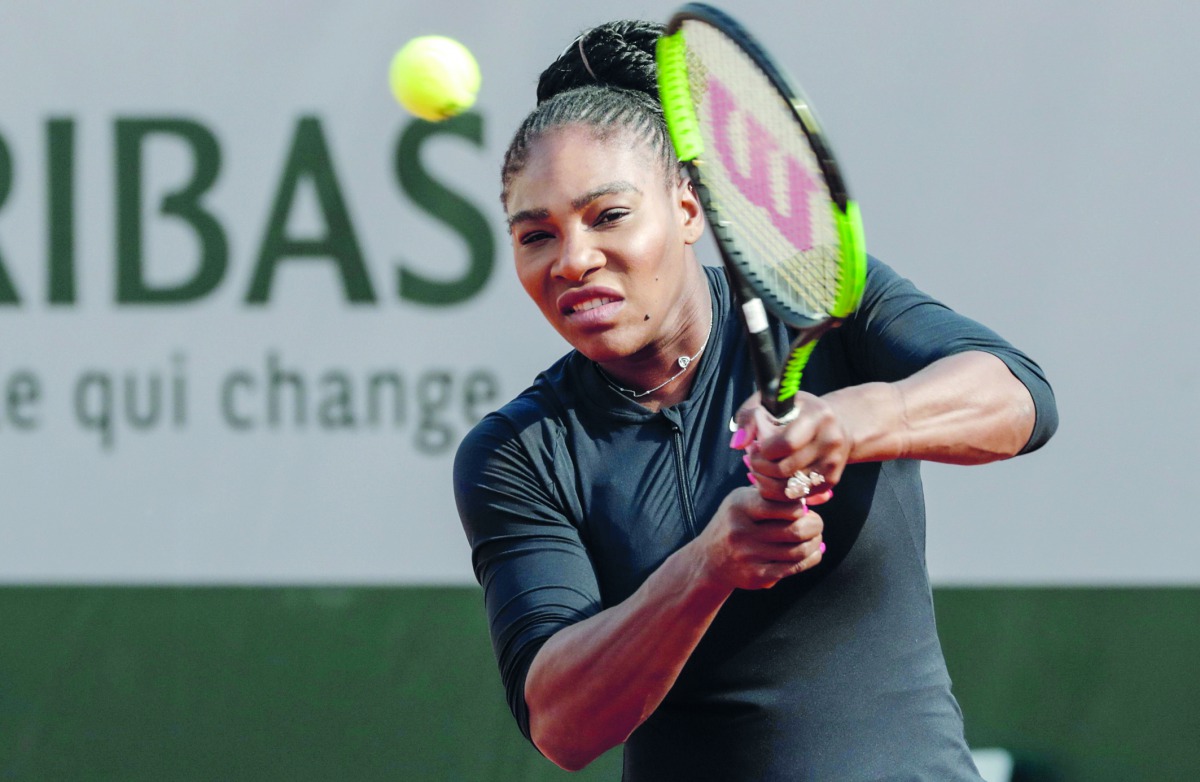 Serena Williams returns a shot during a training session at the Roland Garros stadium on May 25, 2018 in Paris, ahead of 2018 French Open tennis tournament. AFP / Thomas Samson