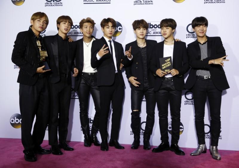 FILE PHOTO: 2017 Billboard Music Awards – Photo Room - Las Vegas, Nevada, U.S., 21/05/2017 - BTS with their the Top Social Artist award. REUTERS/Steve Marcus
