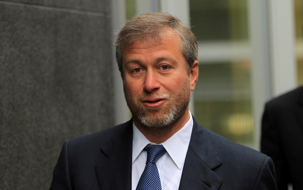 FILE PHOTO: Russian billionaire and owner of Chelsea football club Roman Abramovich arrives at Commercial Court in London January 19, 2012. REUTERS/Olivia Harris//File Photo
