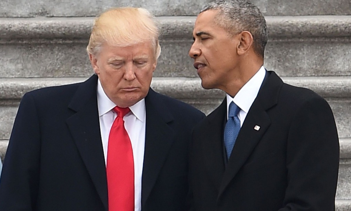 Barack Obama speaks to Donald Trump after Trump's inauguration ceremonies at the US Capitol on January 20, 2017 in Washington (AFP/Robyn Beck) 
