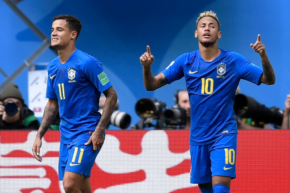 Brazil's forward Neymar (R) celebrates a goal beside Brazil's forward Philippe Coutinho during the Russia 2018 World Cup Group E football match between Brazil and Costa Rica at the Saint Petersburg Stadium in Saint Petersburg on June 22, 2018. AFP / Gabri