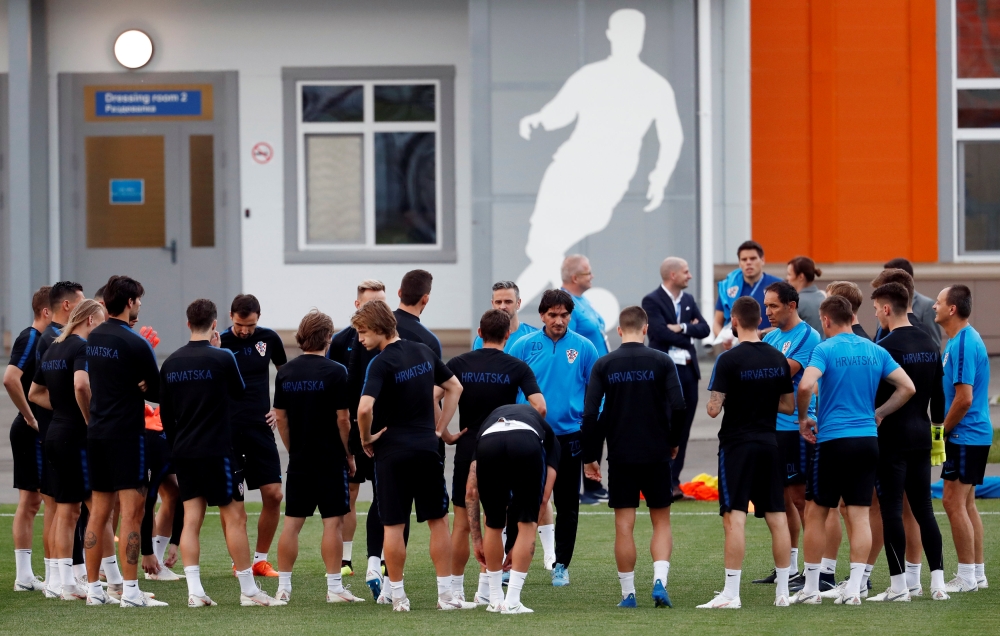 Croatia Training Camp, Nizhny Novgorod, Russia - June 30, 2018 Croatia coach Zlatko Dalic talks to the players during training REUTERS/Damir Sagolj