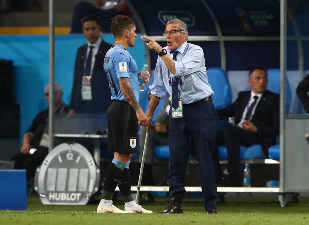Uruguay coach Oscar Tabarez gives instructions to Lucas Torreira REUTERS/Hannah Mckay