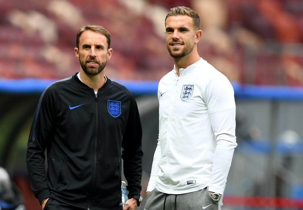 England's midfielder Jordan Henderson (R) and England's coach Gareth Southgate inspect the pitch of the Luzhniki Stadium in Moscow on July 10, 2018, on the eve of their Russia 2018 World Cup semi-final football match against Croatia. AFP / Yuri Cortez