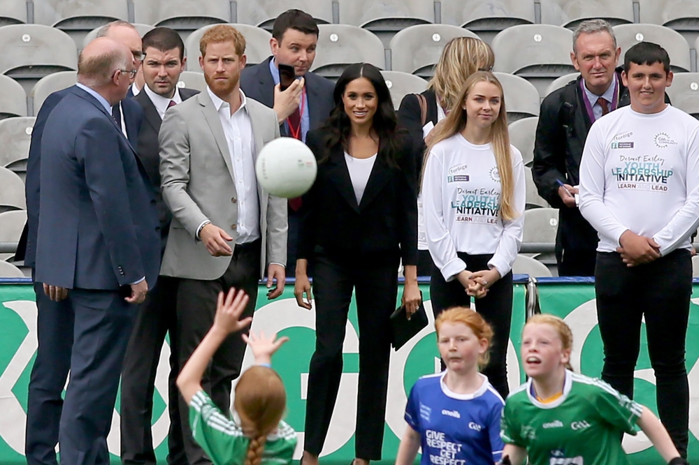 Britain's Prince Harry, Duke of Sussex (4th L) and wife Meghan, Duchess of Sussex (6th L) visit Croke Park, home of the Gaelic football association in Dublin on the final day of their two day visit on July 11, 2018. (AFP / Paul FAITH)