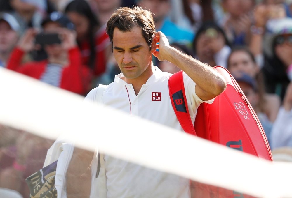 Switzerland's Roger Federer walks off court after loosing his quarter final match against South Africa's Kevin Anderson . Reuters/Andrew Boyers