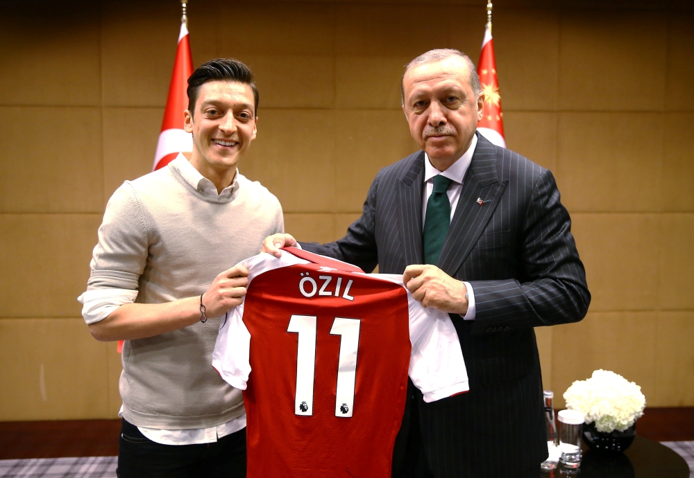Turkish President Tayyip Erdogan meets with Arsenal's soccer player Mesut Ozil in London, Britain May 13, 2018. Picture taken May 13, 2018. Kayhan Ozer/Presidential Palace/ Reuters