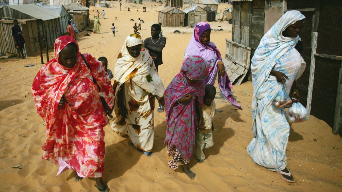 Mauritanians ex-slaves walk in a suburb outside Mauritania's capital Nouakchott, (Reuters/Rafael Marchante)