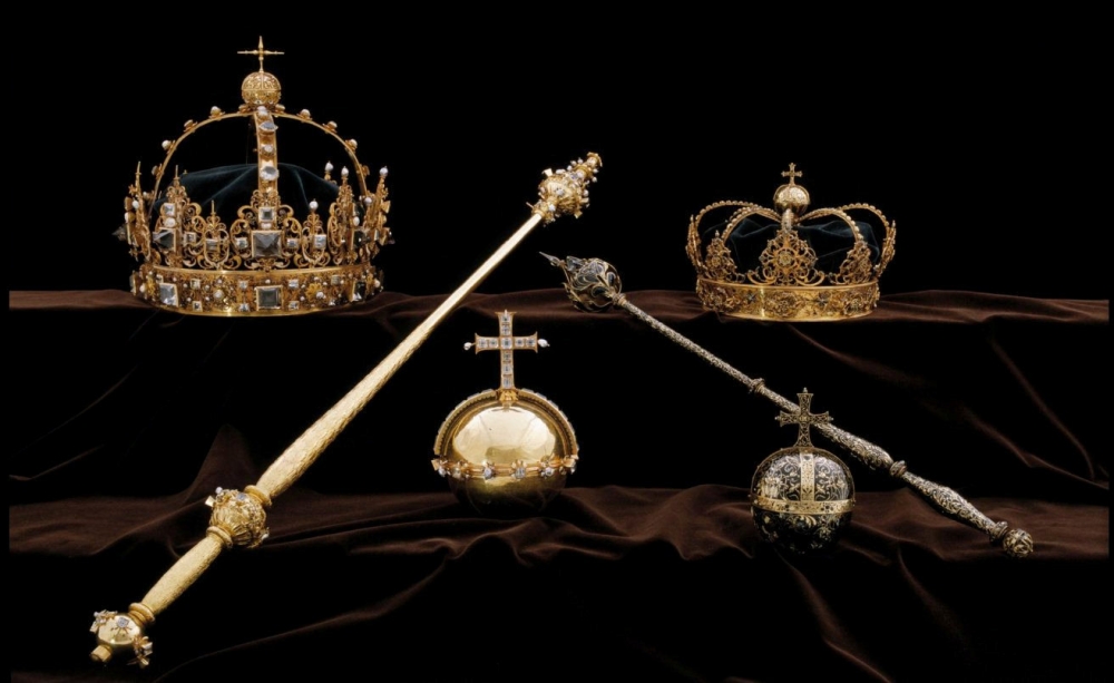 The Swedish Royal Family's crown jewels from the 17th century are seen in this undated handout photo obtained by Reuters on August 1, 2018. (SWEDISH POLICE/via REUTERS)