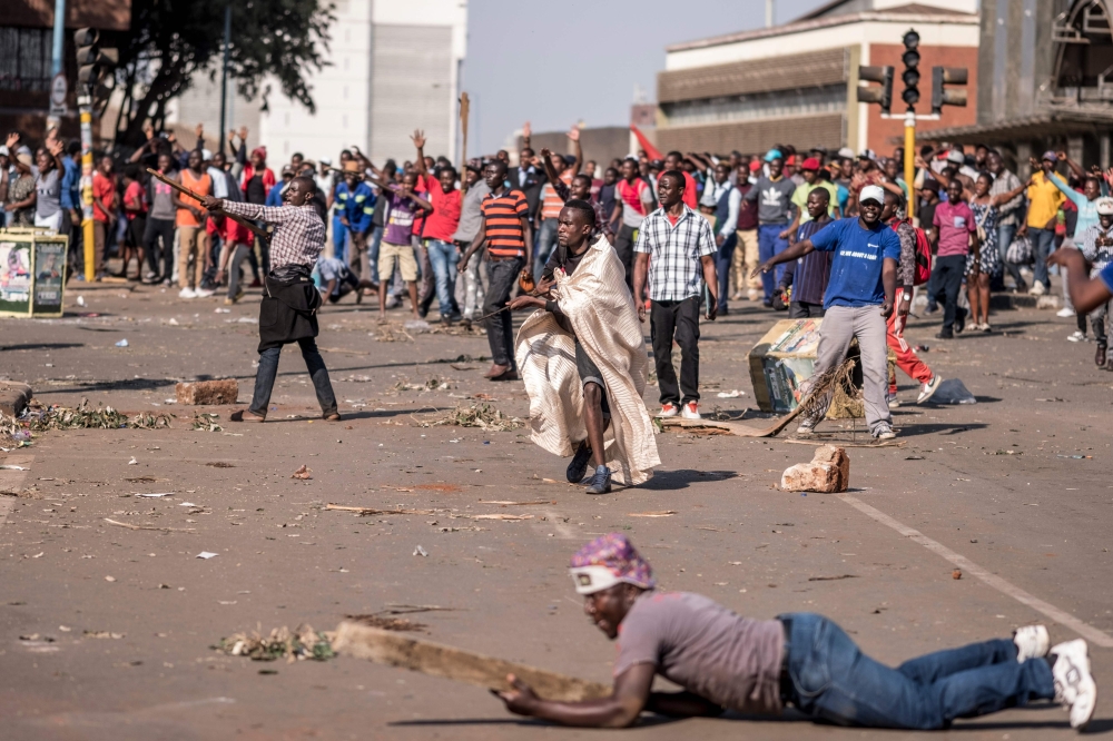 Supporters of Zimbabwe's MDC party demonstrate outside ZANU PF headquarters in Harare on August 1, 2018, as protests erupted over alleged fraud in the country's election. AFP / Marco Longari 