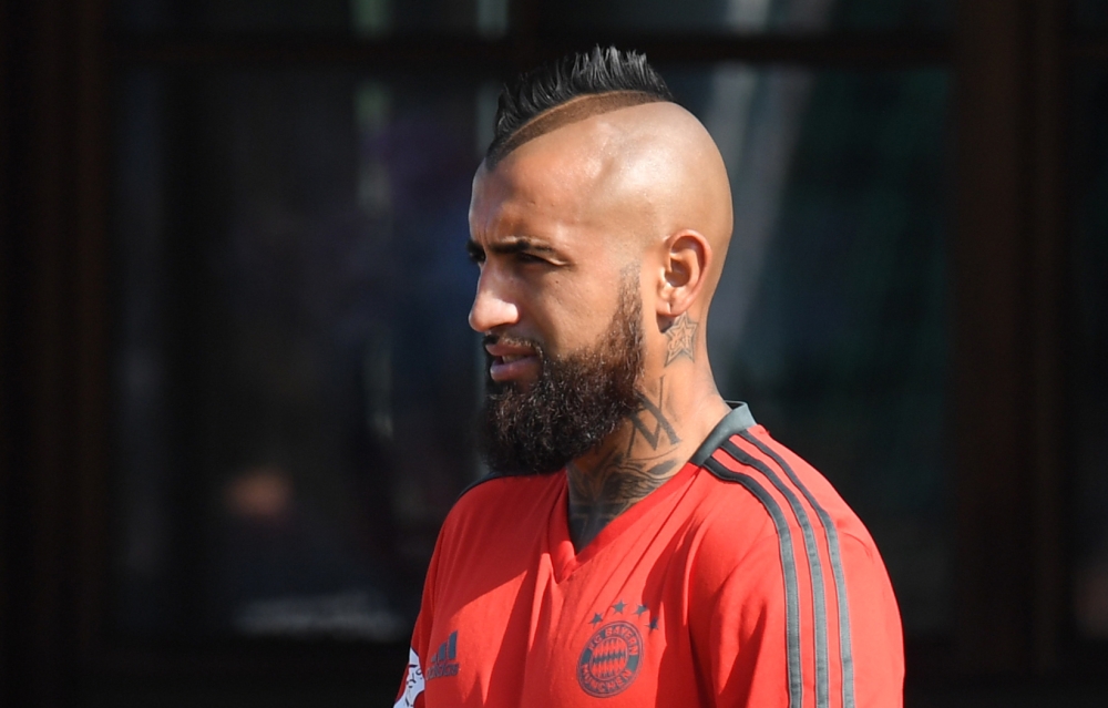 Bayern Munich's Chilean midfielder Arturo Vidal arrives for a team trainings session of the German first division Bundesliga team FC Bayern Munich in the team trainings camp in Rottach-Eger, southern Germany, on August 3, 2018. / AFP / Christof STACHE 