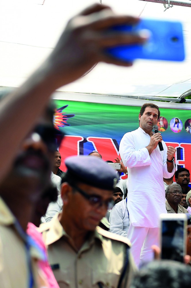 Congress president Rahul Gandhi (R), speaks at a protest rally called by India's most marginalised Dalit community over an amendment to a law that protects the rights of the group, in New Delhi on August 9, 2018. AFP / Sajjad Hussain
