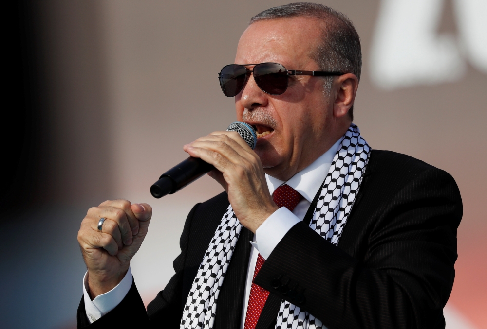 FILE PHOTO: Erdogan delivers a speech during a protest against the killings of Palestinian protesters on the Gaza-Israel border and the US embassy move to Jerusalem in Istanbul May 18, 2018. (Reuters / Murad Sezer) 