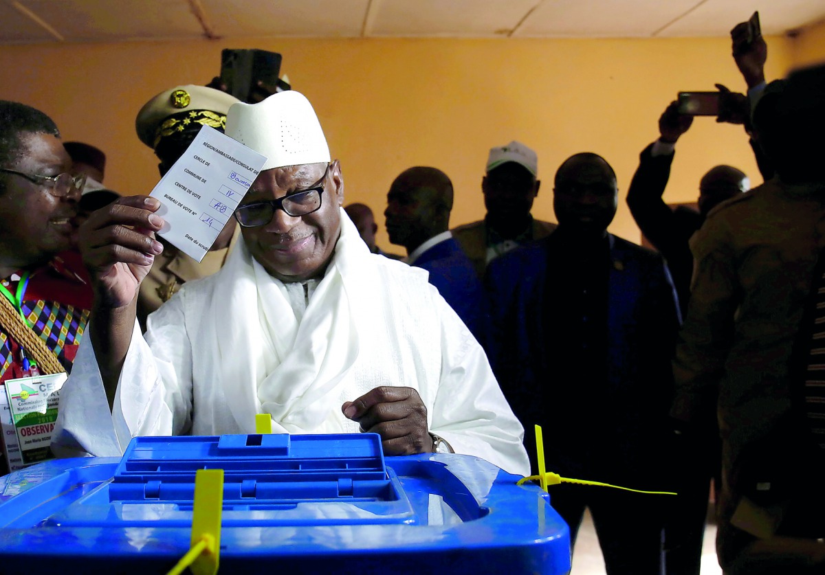 FILE PHOTO: Ibrahim Boubacar Keita, President of Mali and candidate for Rally for Mali party (RPM), casts his vote at a polling station during the presidential election in Bamako, Mali July, 29 2018. Reuters/Luc Gnago