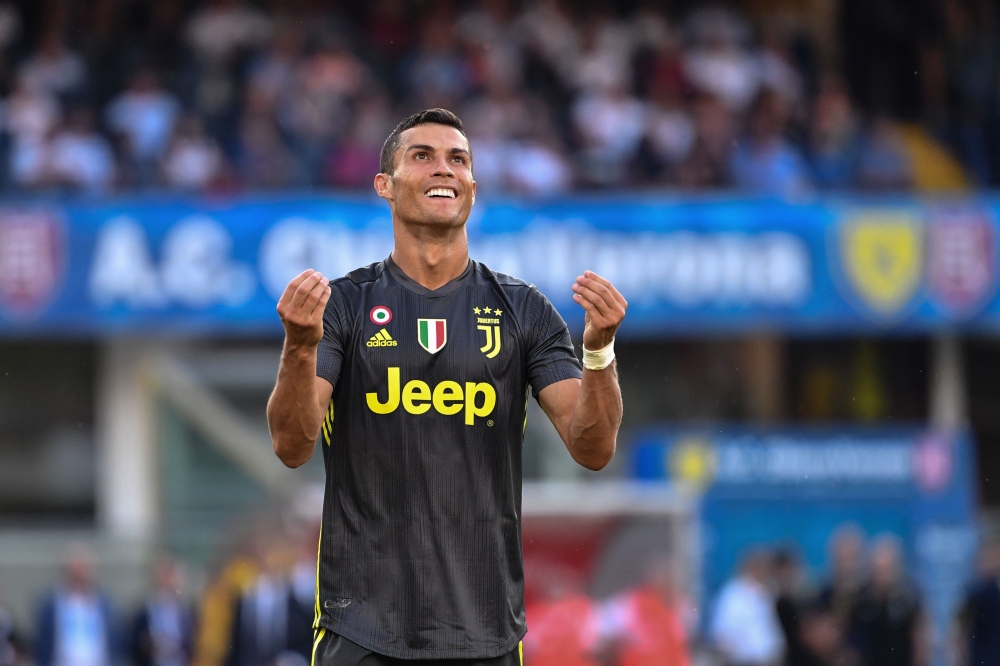 Juventus' Portuguese forward, Cristiano Ronaldo reacts after missing a shot during the Italian Serie A football match AC Chievo vs Juventus at the Marcantonio-Bentegodi stadium in Verona on August 18, 2018. / AFP / Alberto PIZZOLI