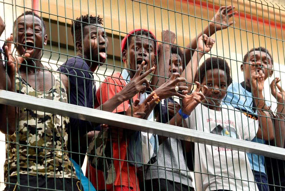 Migrants of the immigrant center CETI welcomes newly arrived African immigrants in the Spanish enclave Ceuta, after some 200 refugees crossed the border fence between Morocco and Ceuta August 22, 2018. REUTERS/Fabian Bimmer