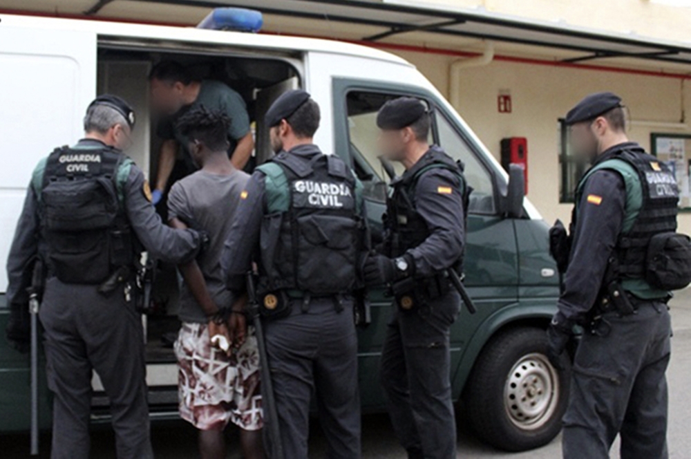 Spanish civil guards arresting an unidentified man in the Spanish enclave of Ceuta.  AFP / Spanish Guardia Civil 