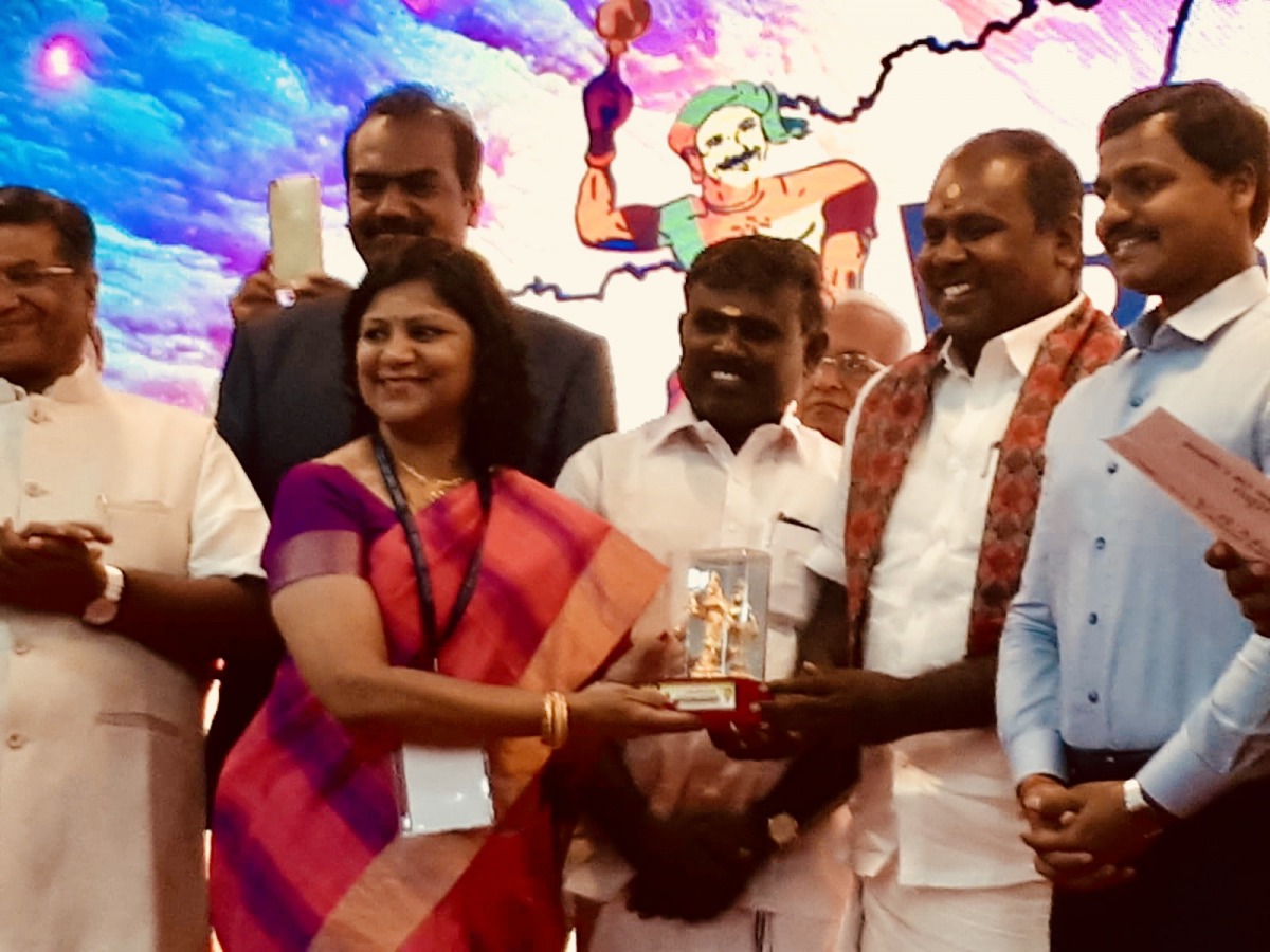 Kala Goplakrihnan (left) with officials at the ‘Vibrant Tamil Nadu Global Expo and Summit’ held in Tamil Nadu, India.