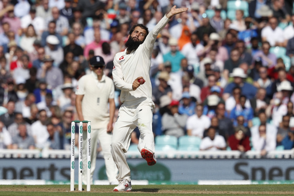 England's Moeen Ali bowls during play on the third day of the fifth Test cricket match between England and India at The Oval in London on September 9, 2018. AFP / Adrian DENNIS /