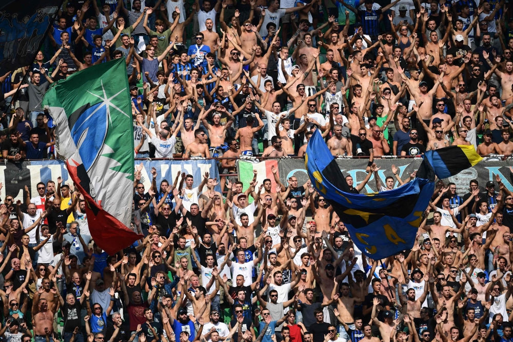 Inter Milan fans cheer during the Italian Serie A football match Inter Milan vs Parma on September 15, 2018 at the San Siro stadium in Milan. / AFP / Miguel MEDINA