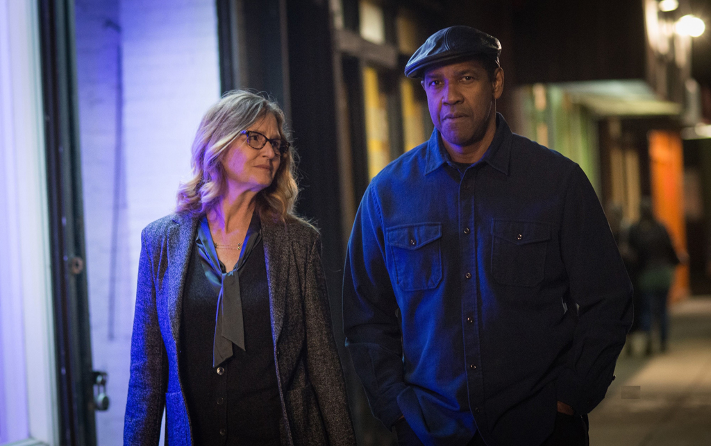 Still of the actors Denzel Washington (R) and Melissa Leo from the movie Equalizer 2.