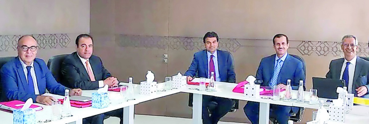 Sheikh Dr Khalid bin Thani bin Abdullah Al Thani (second right), Chairman of Umnia Bank, who is also the Chairman of the Board of Directors and Managing Director of QIIB and Dr Abdulbasit Ahmed Al Shaibei (third right), CEO, QIIB during the meeting in Mor