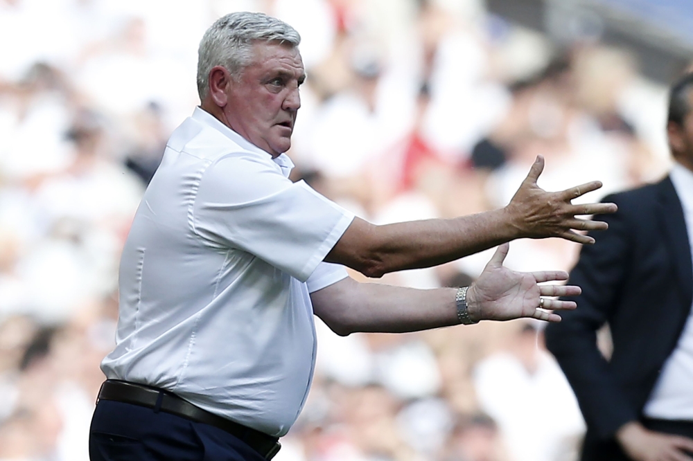 Aston Villa's English manager Steve Bruce gestures on the touchline during the English Championship play-off final football match between Aston Villa and Fulham at Wembley Stadium in London on May 26, 2018. AFP / Ian Kington