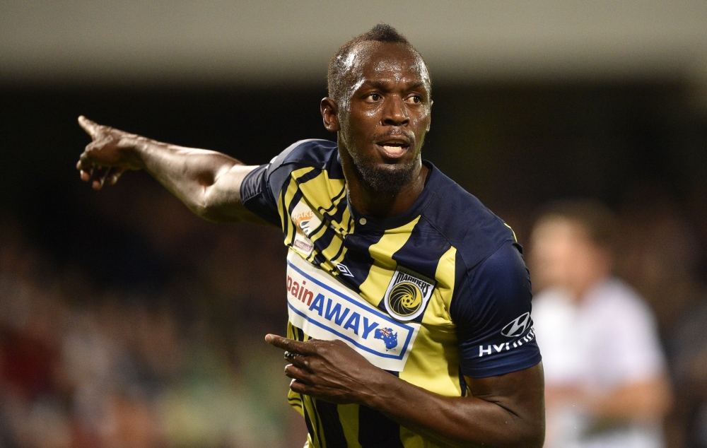 Olympic sprinter Usain Bolt celebrates scoring a goal for A-League football club Central Coast Mariners in his first competitive start for the club against Macarthur South West United in Sydney on October 12, 2018. / AFP / PETER PARKS 