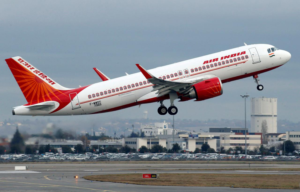 File photo an Air India Airbus A320neo plane takes off in Colomiers near Toulouse, France, December 13, 2017. REUTERS/Regis Duvignau/File Photo