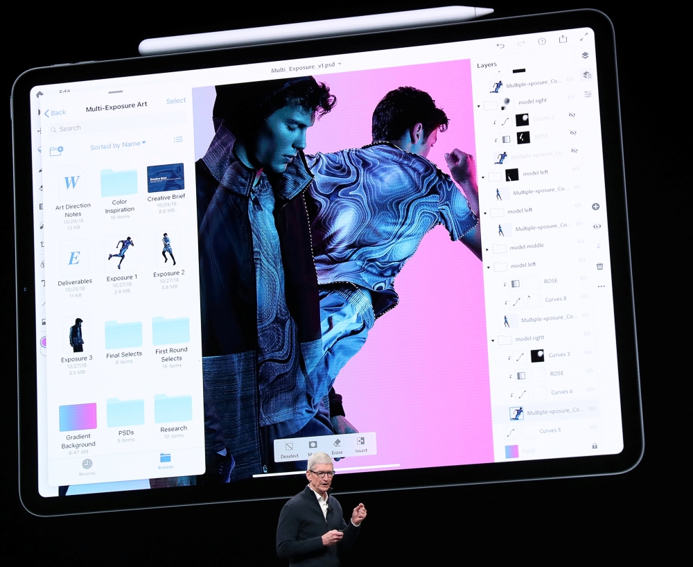 Apple CEO Tim Cook introduces the new iPad Pro during an Apple launch event in the Brooklyn borough of New York, U.S., October 30, 2018. (REUTERS/Shannon Stapleton)