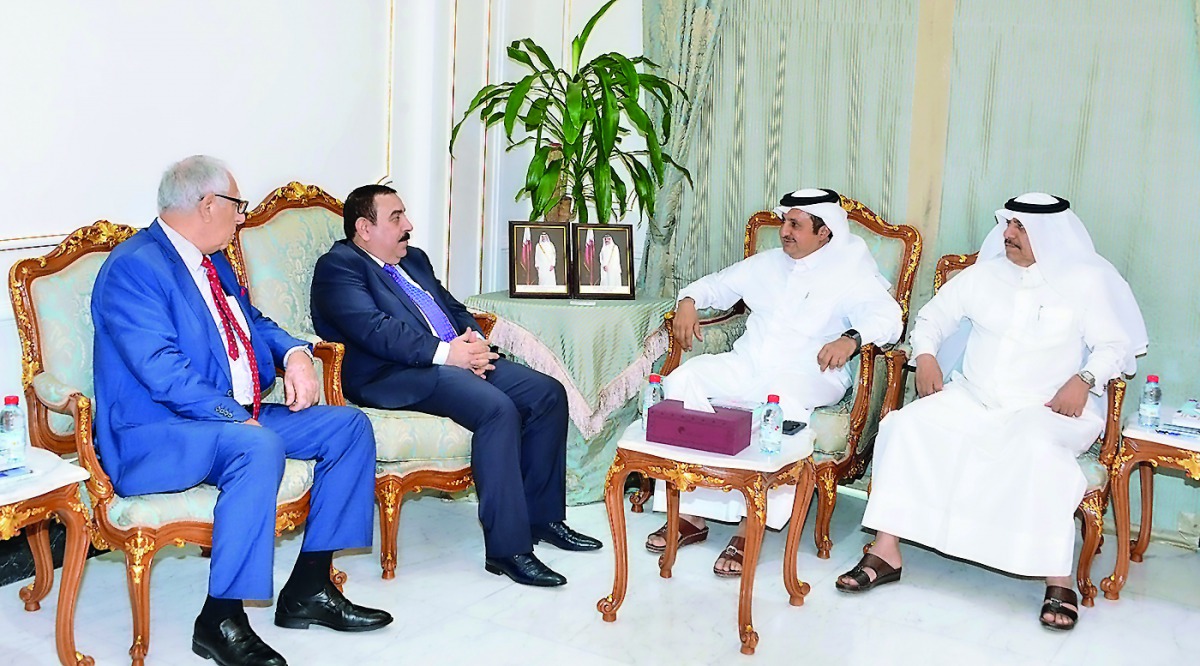 Sheikh Khalifa bin Jassim bin Mohammed Al Thani (second right), Chairman of Qatar Chamber, meeting with the Iraqi delegation.

