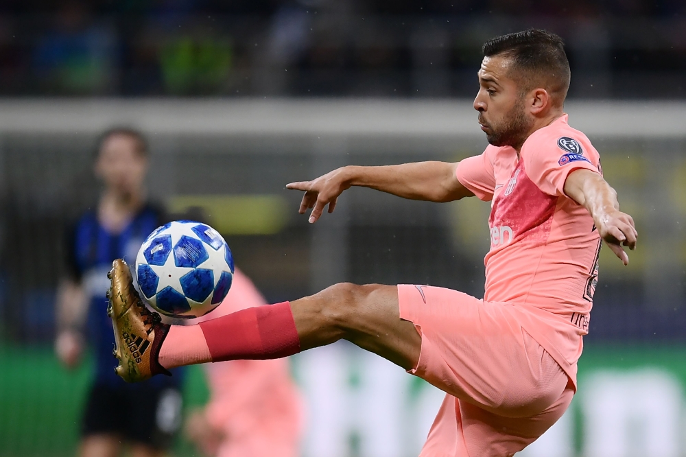 Barcelona's Spanish defender Jordi Alba clears the ball during the UEFA Champions League group B football match Inter Milan vs Barcelona on November 6, 2018 at San Siro stadium in Milan. / AFP / Marco BERTORELLO